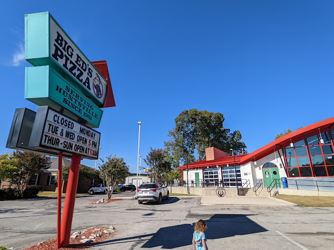 Big Ed's Pizzeria - Signage