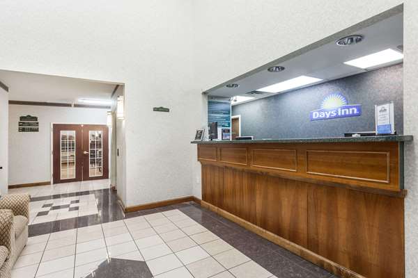 Days Inn & Suites by Wyndham Huntsville