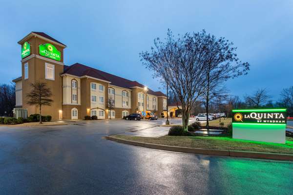 La Quinta Inn & Suites by Wyndham Huntsville Airport Madison