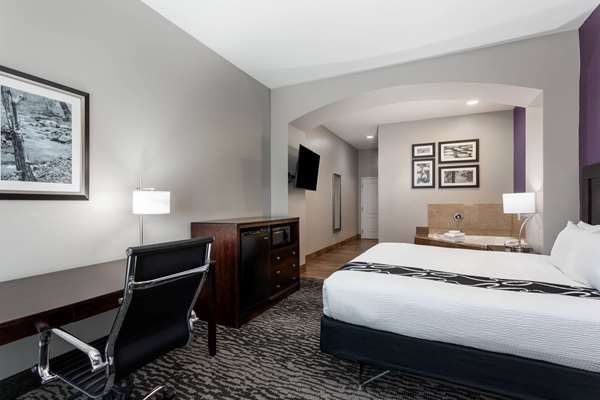 La Quinta Inn & Suites by Wyndham Huntsville Airport Madison