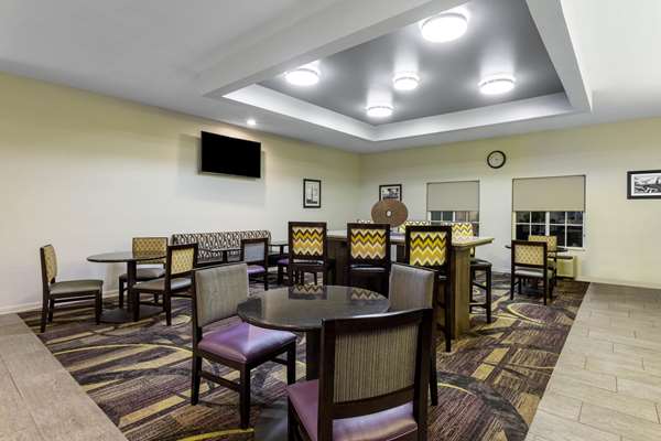 La Quinta Inn & Suites by Wyndham Huntsville Airport Madison