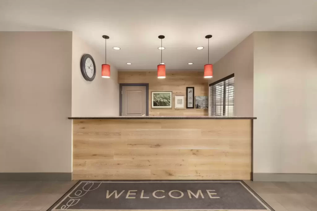Country Inn & Suites (10)