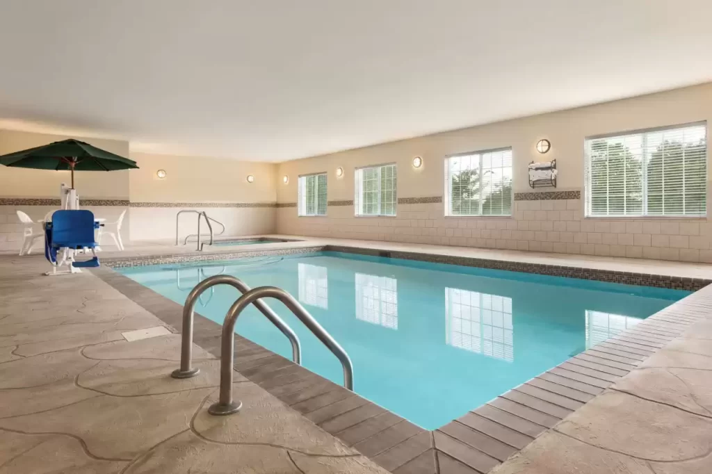Country Inn & Suites (12)