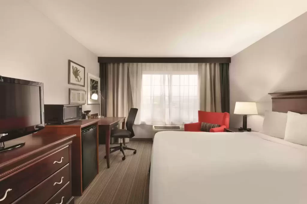 Country Inn & Suites (16)