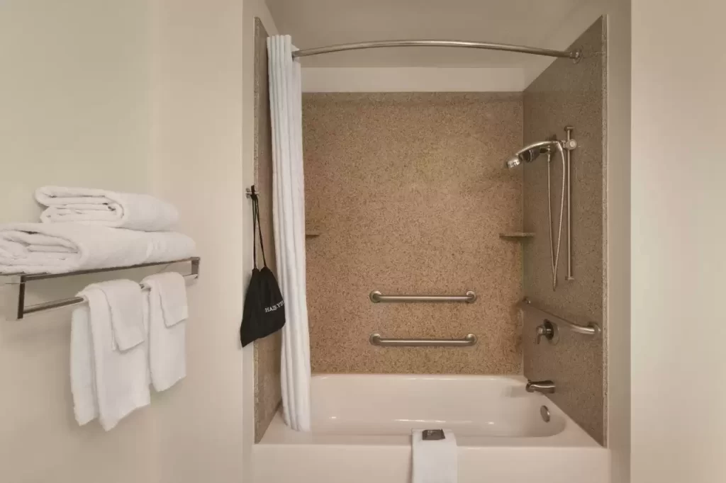 Country Inn & Suites (17)
