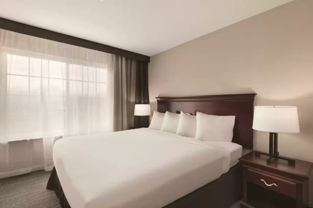 Country Inn & Suites (19)