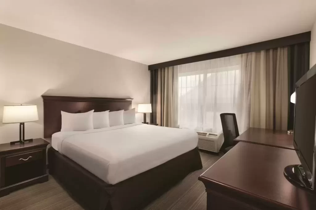 Country Inn & Suites (23)