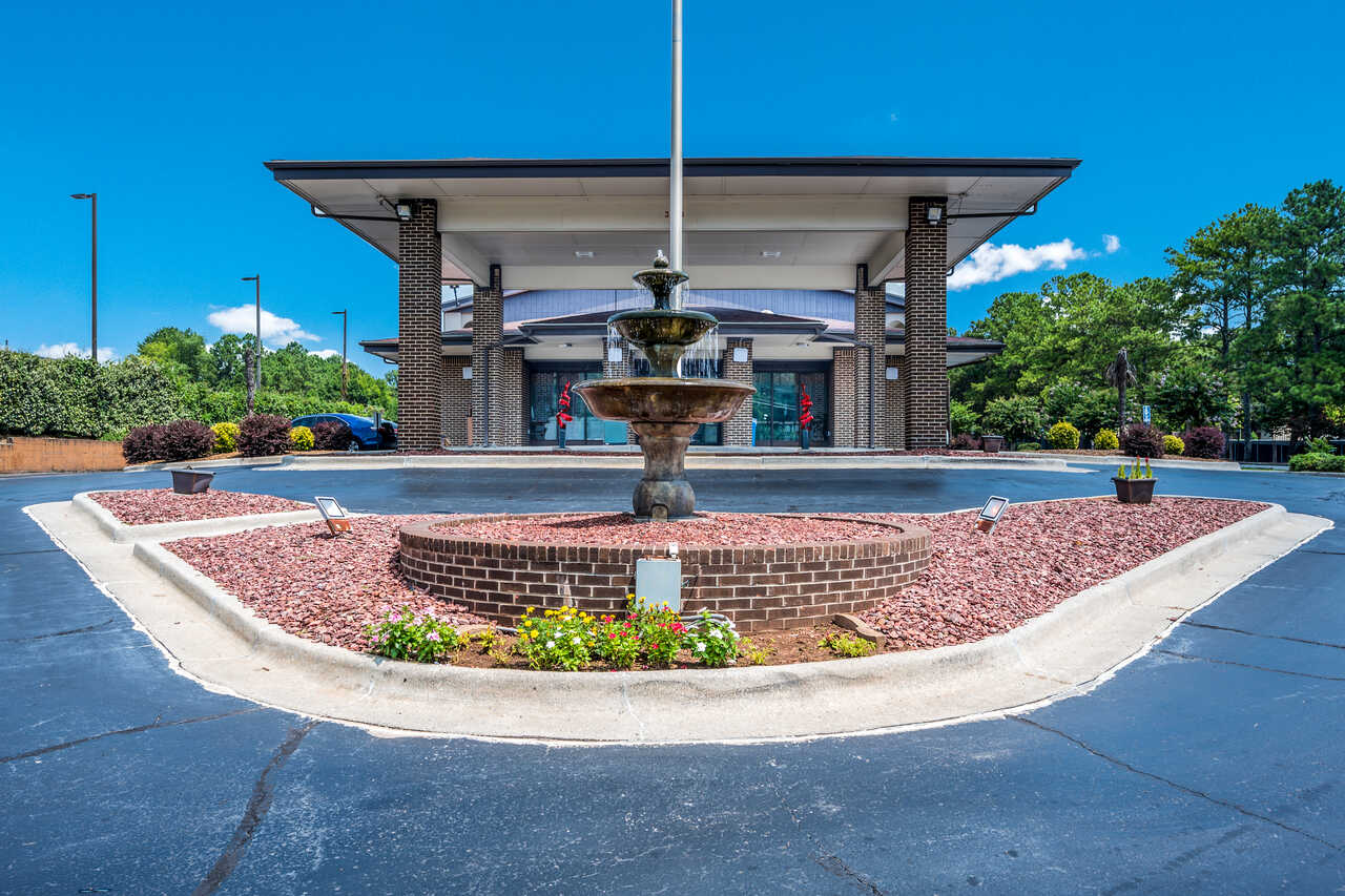 econolodge-inn-suites-huntsville-exterior-2