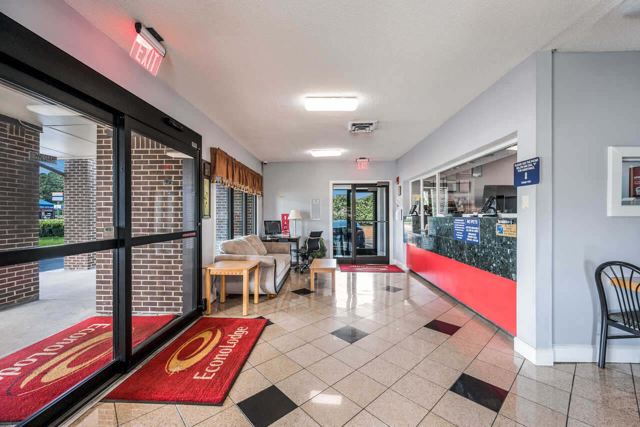 econolodge-inn-suites-huntsville-lobby-area-2