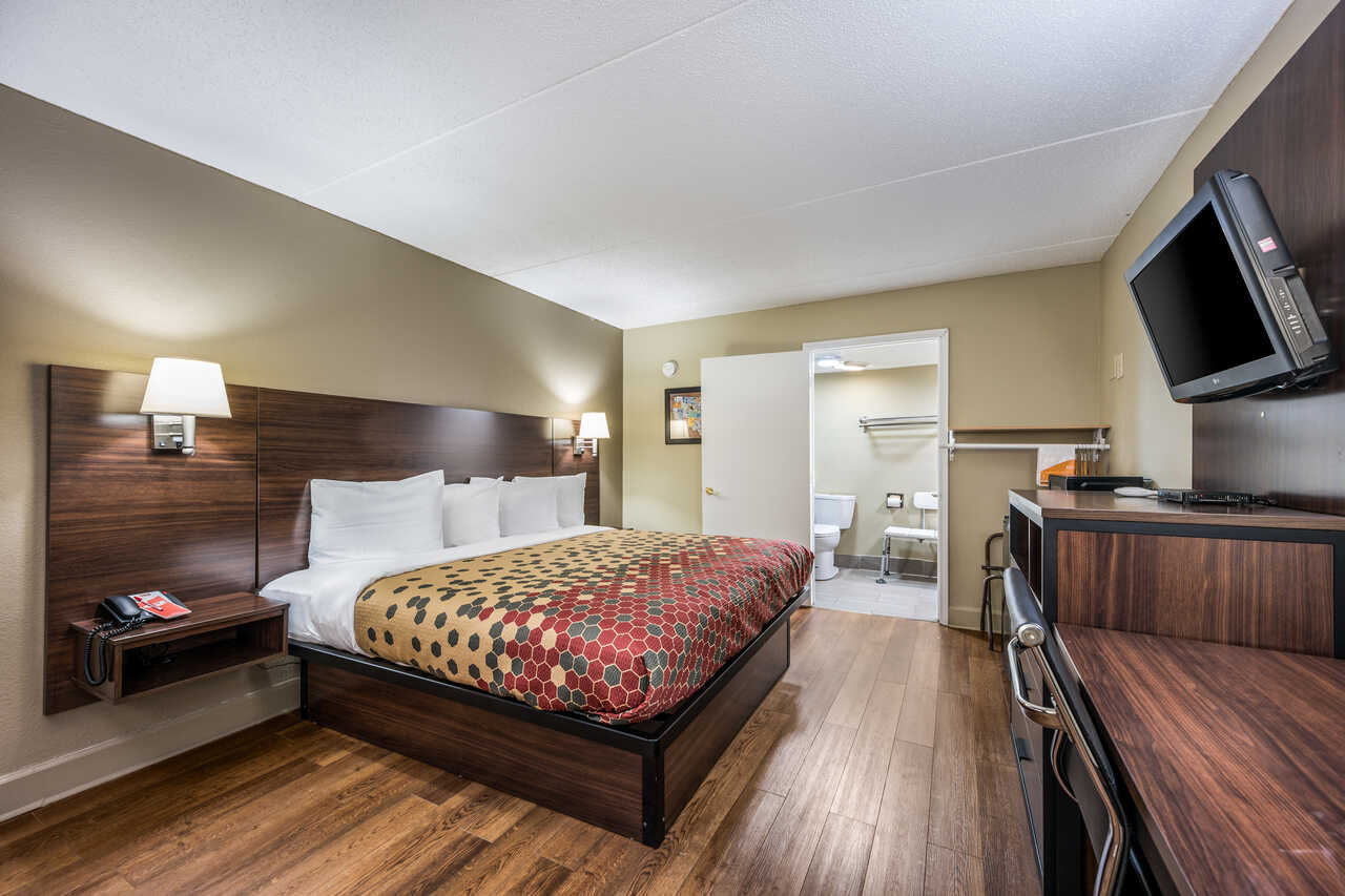 econolodge-inn-suites-huntsville-single-bed-room-2