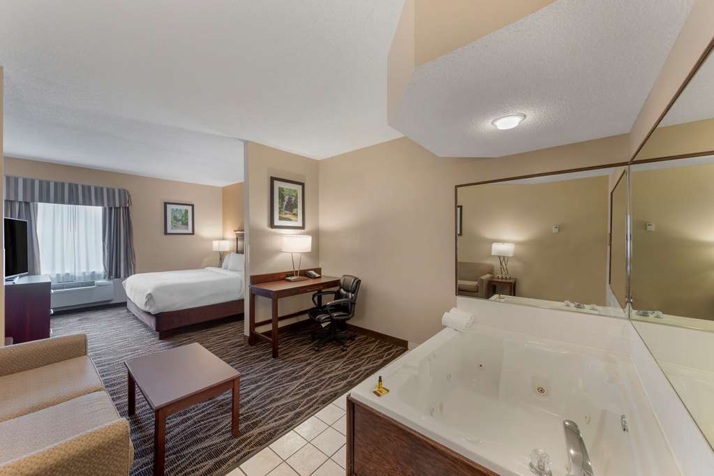 Best Western Plus Russellville Hotel & Suites (17)