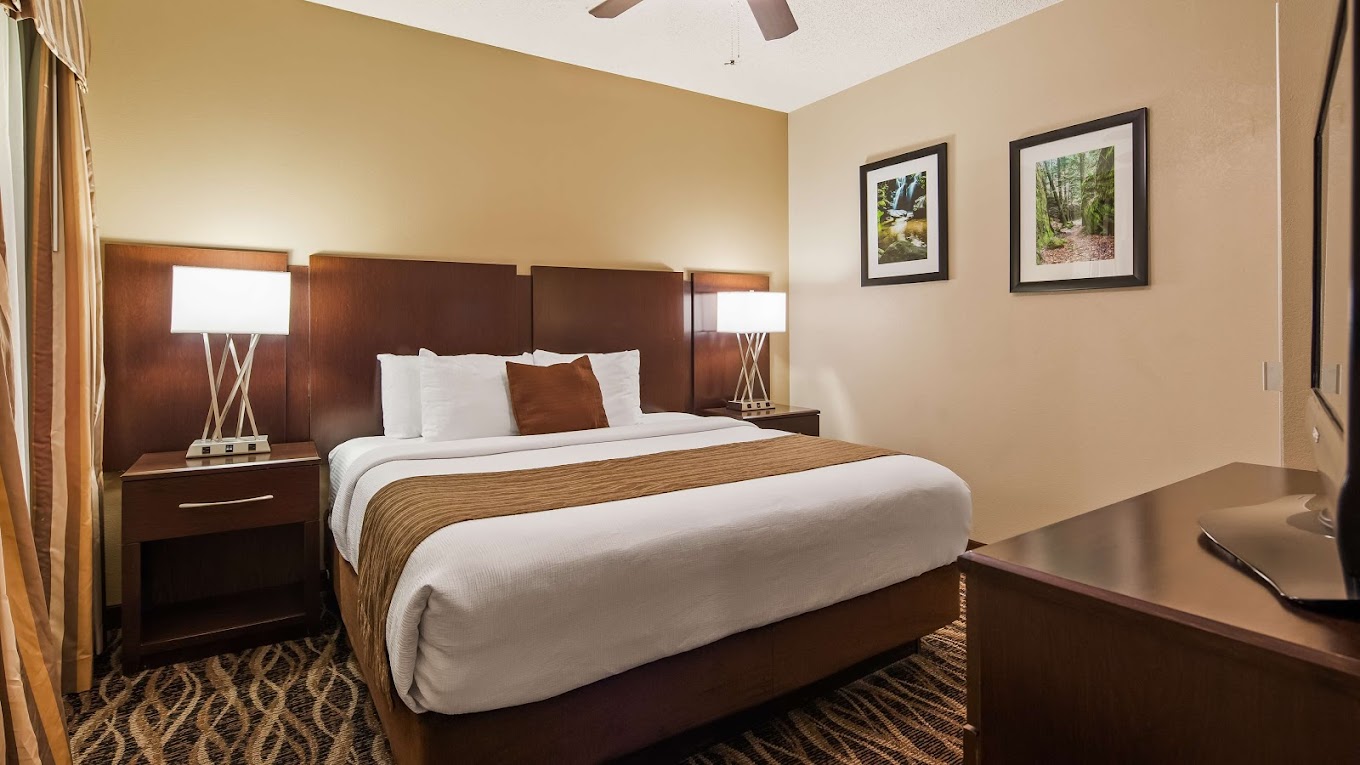 Best Western Plus Russellville Hotel & Suites (6)