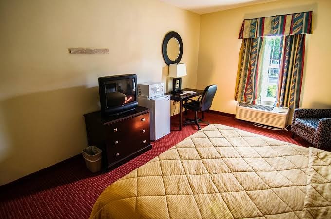 Decatur Inn & Suites (4)