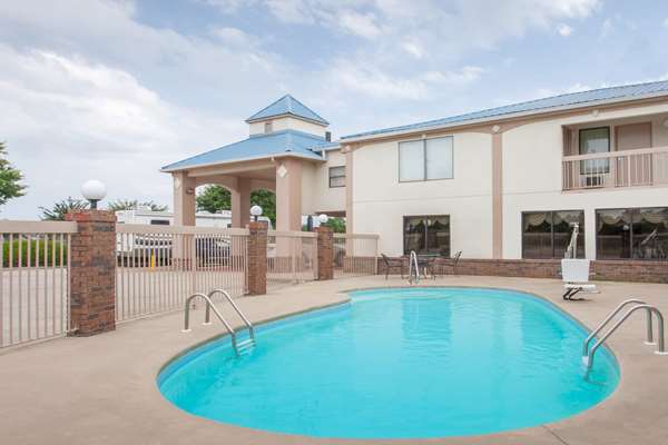 Days Inn by Wyndham Decatur Priceville I-65 Exit 334 (3)