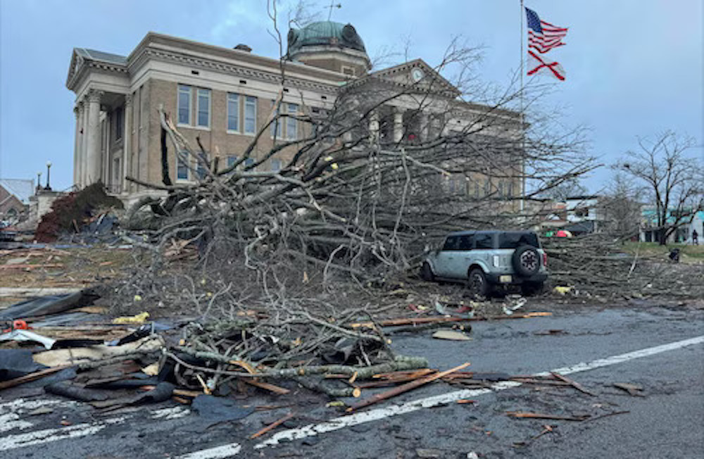 EF-1 tornado causes ‘significant’ damage in North Alabama; rips roof off courthouse