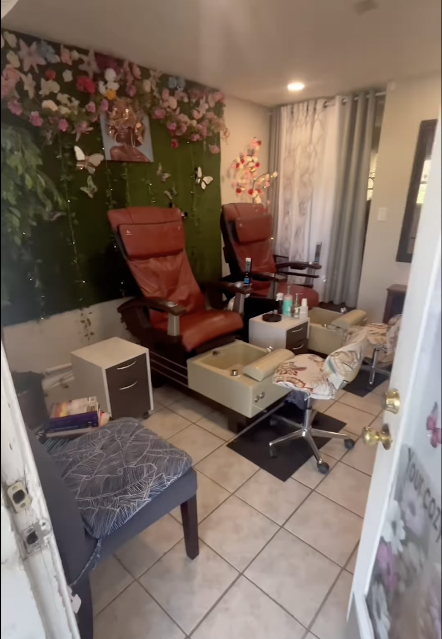 BooNailzz relocates to a new address